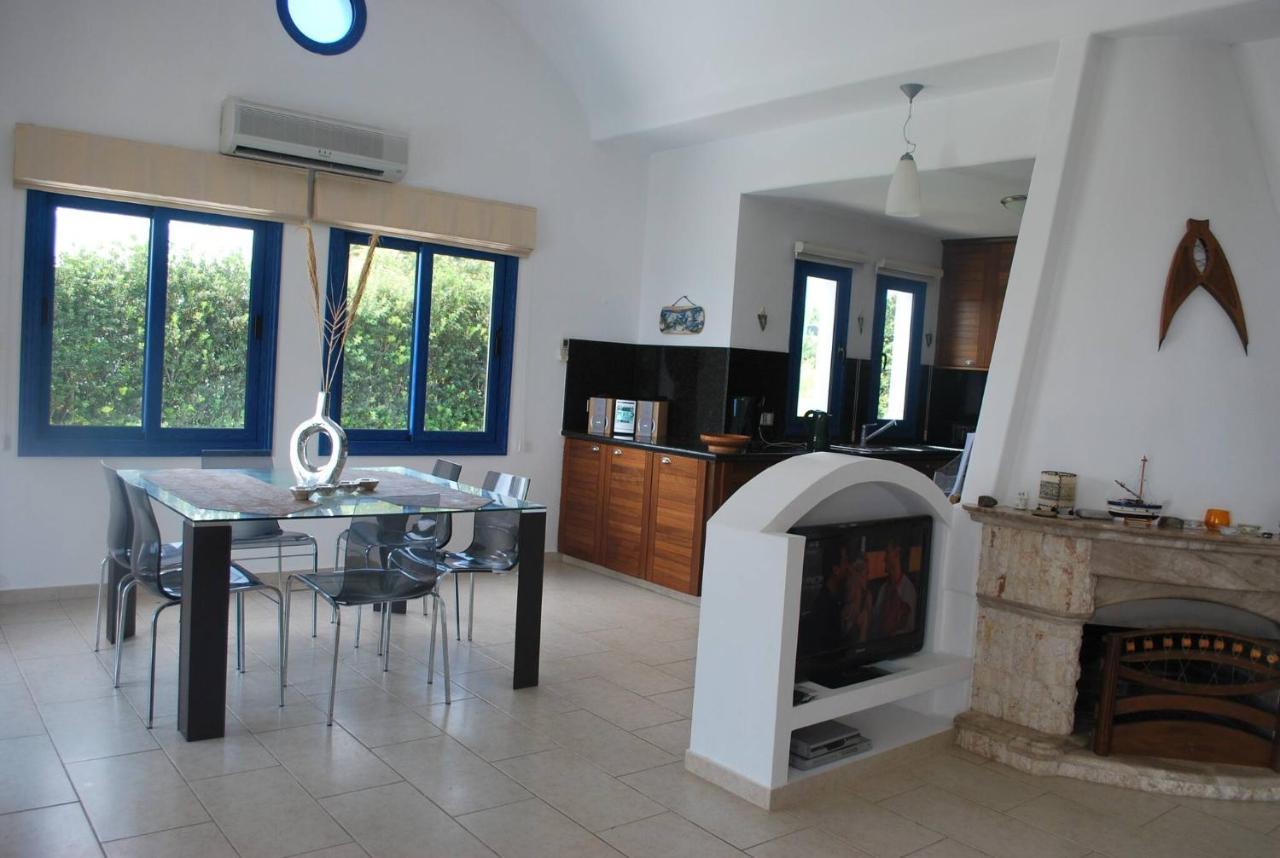 Sea Front Villa, Heated Private Pool, Amazing Location Paphos 323 คีสซอนเนกา ภายนอก รูปภาพ