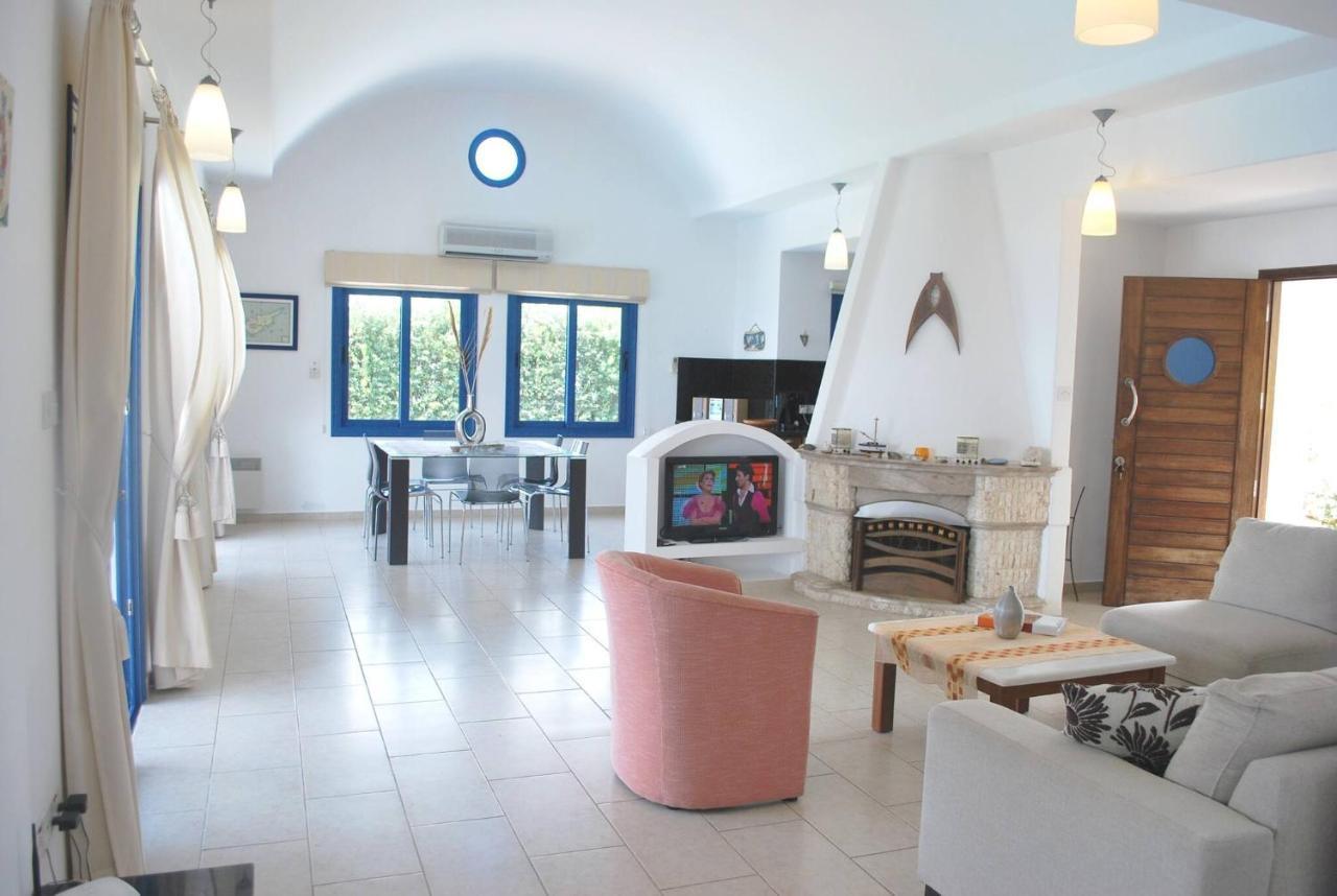 Sea Front Villa, Heated Private Pool, Amazing Location Paphos 323 คีสซอนเนกา ภายนอก รูปภาพ