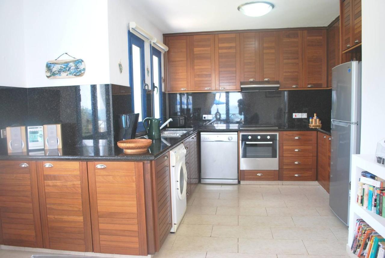 Sea Front Villa, Heated Private Pool, Amazing Location Paphos 323 คีสซอนเนกา ภายนอก รูปภาพ